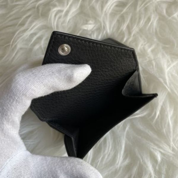 しっかり小銭が入るマチあり。