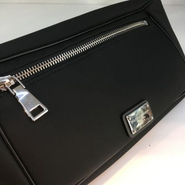 大きめのジッパーで開けやすさも◎