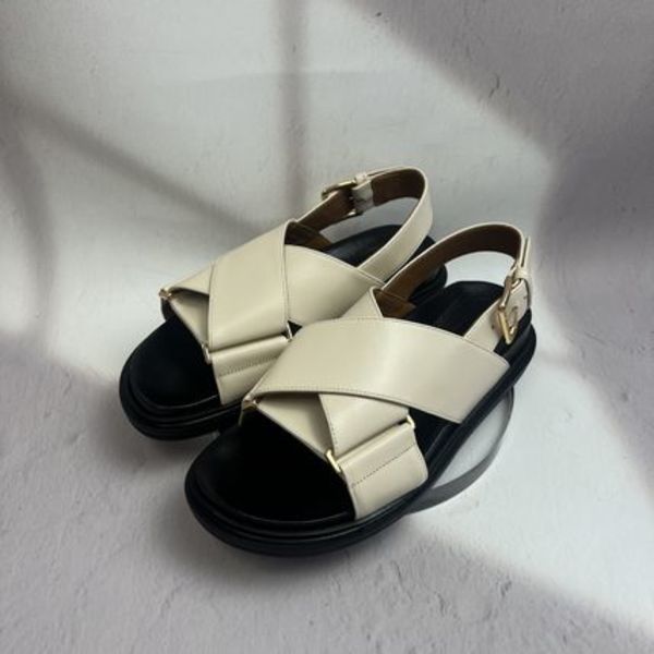 幅広いコーデに合わせやすい!