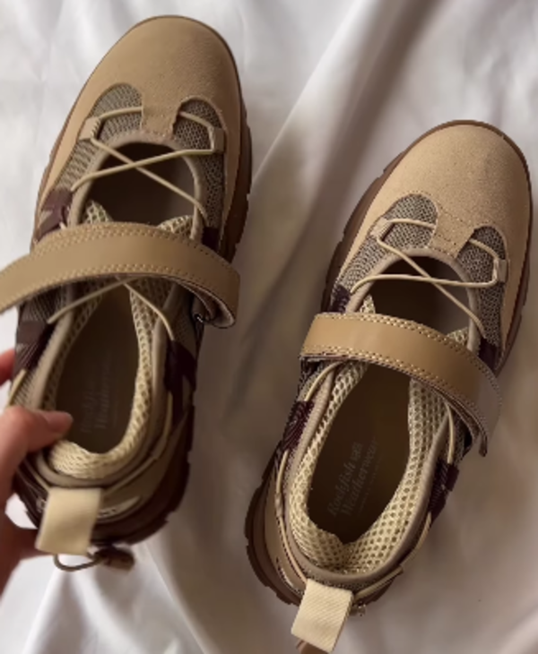 脱ぎ履きしやすい“ベルクロ”付き!