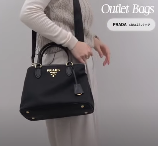 調整&取り外し可能なロゴ入りショルダーストラップ付き!