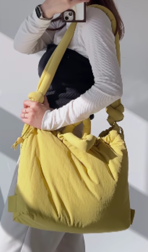 肩にかけて持ち運べる仕様も◎