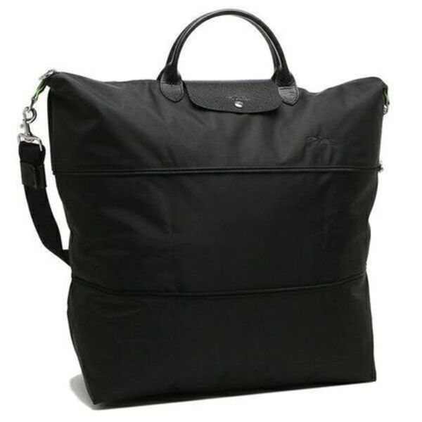 バッグ中央のジップを開けることで容量がさらにUP!