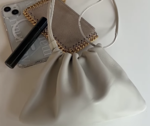 おしゃれな韓国女子も愛用するミニマルバッグ!