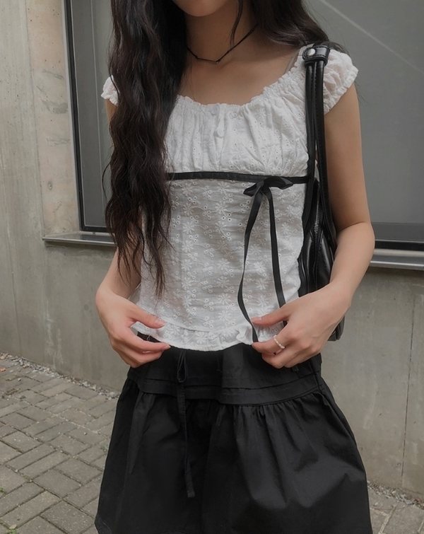 【Anyone more】Podo Ribbon Frill Punching Blouse
