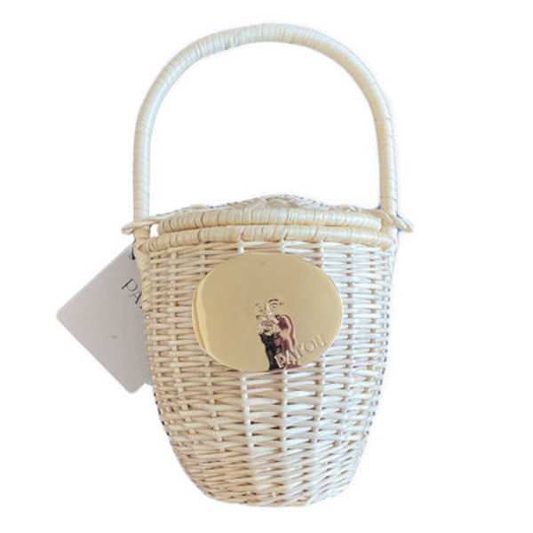 ロマンチックな雰囲気を漂わせる話題のかごバッグ!