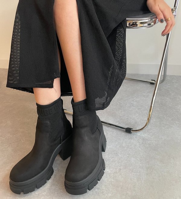 サイズ感】盛れるUGG「ブルックリンチェルシーブーツ」が美脚見え確実 サイズ感】盛れるUGG「ブルックリンチェルシーブーツ」が美脚見え確実