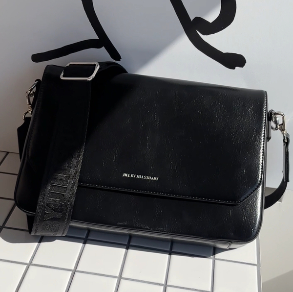 サイズ : たて20cm × よこ28cm × マチ5cm