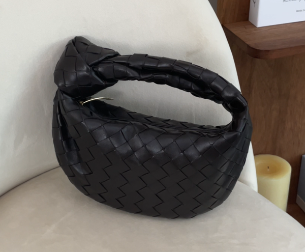 サイズ : たて13cm × よこ26cm × マチ8.5cm