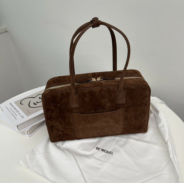 サイズ : たて19.5cm × よこ31.5cm × マチ11cm