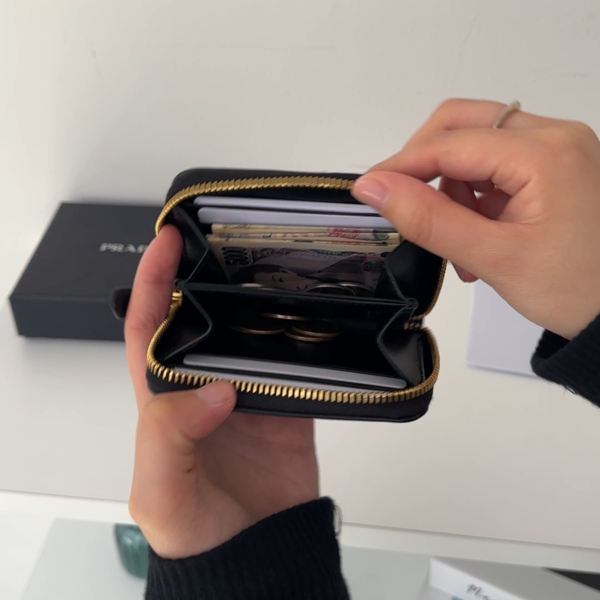 プラダの「フラグメントケース」が優秀過ぎる♡収納力や実力を徹底解説 プラダの「フラグメントケース」が優秀過ぎる♡収納力や実力を徹底解説