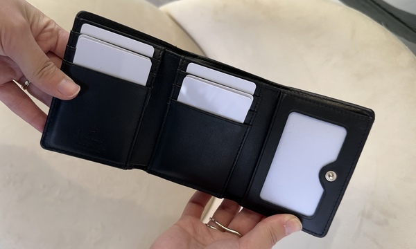 パスケースには免許証やICカード、推しの写真も入れられる♡