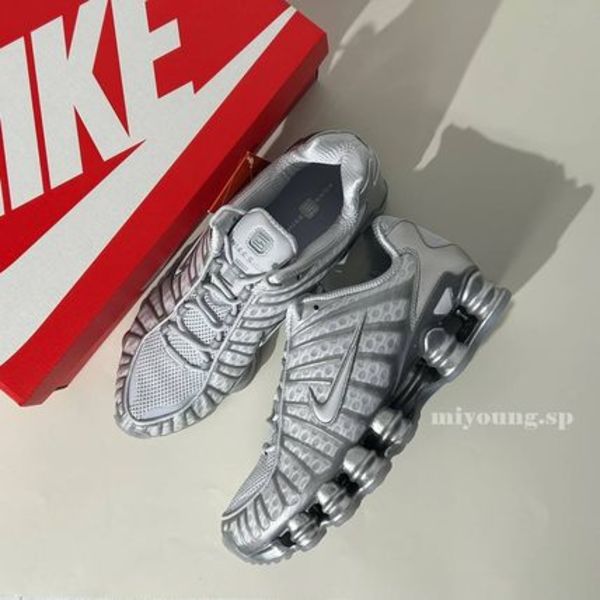 NIKE【送料込】NIKE W SHOX TL AR3566-003