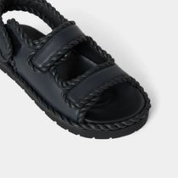 BOTTEGA VENETA ◆ ジャック フラットサンダル