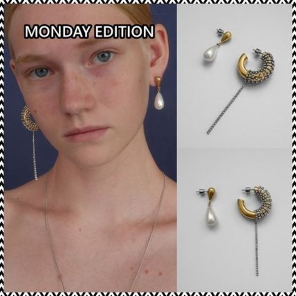 《MONDAY EDITION》 Golden Wave Teardrop Pearl Earrings