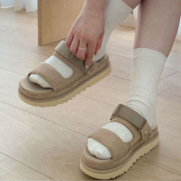 【SALE】【UGG】【即発】Golden Star Glide 女性用 1167399