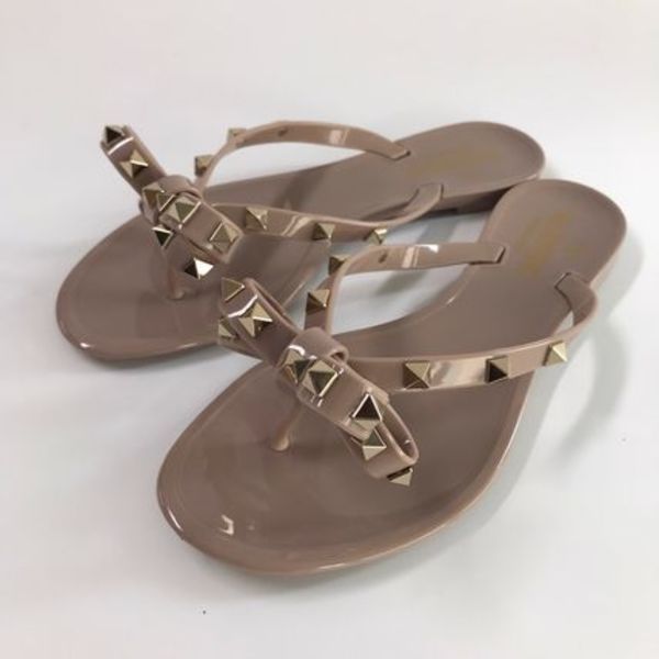 VALENTINO★人気モデル ロックスタッズ リボンビーチサンダル