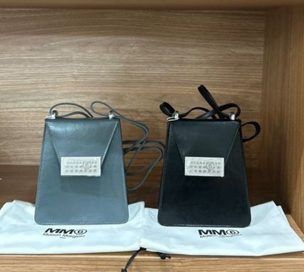 MM6|Numeric スモールクロスボディバッグ SB5WG0018 P6692