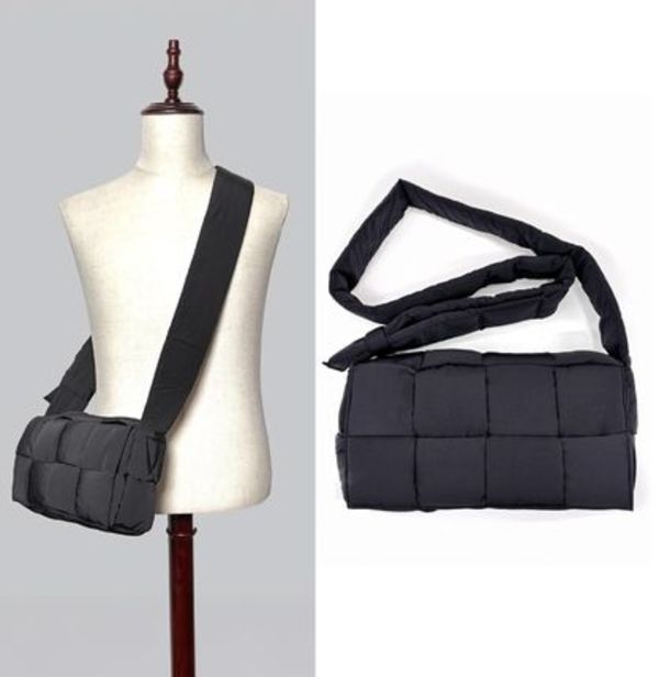 BOTTEGA VENETA  パデッド テック カセット ショルダーバッグ