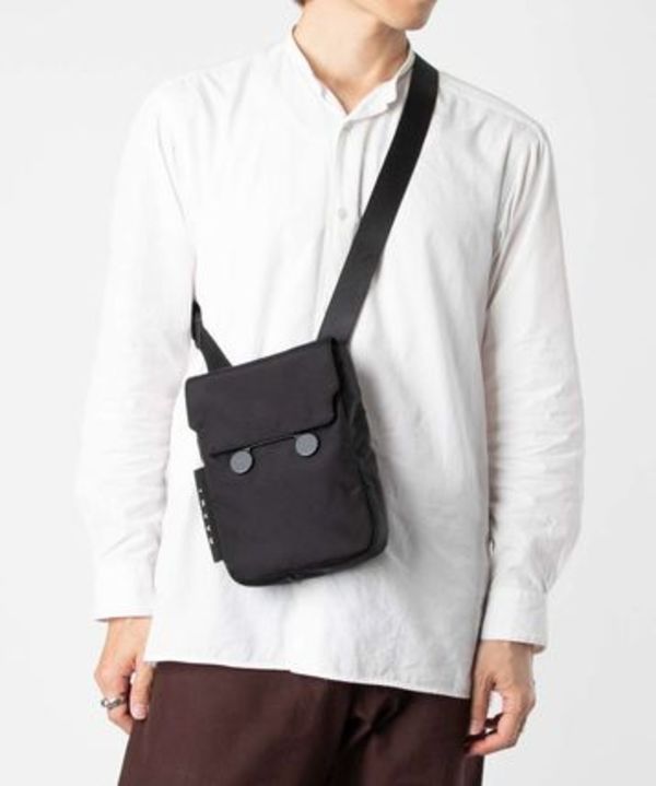 マルニ MARNI IPHONE HOLDER TEMI0021A0 P8184 スマホショルダー