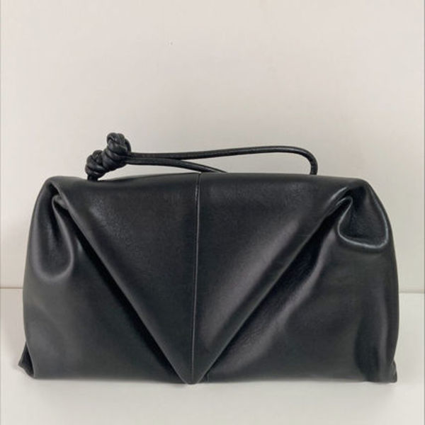 1点限り♪BOTTEGA VENETA ☆  Triangular Fold Clutch Bag