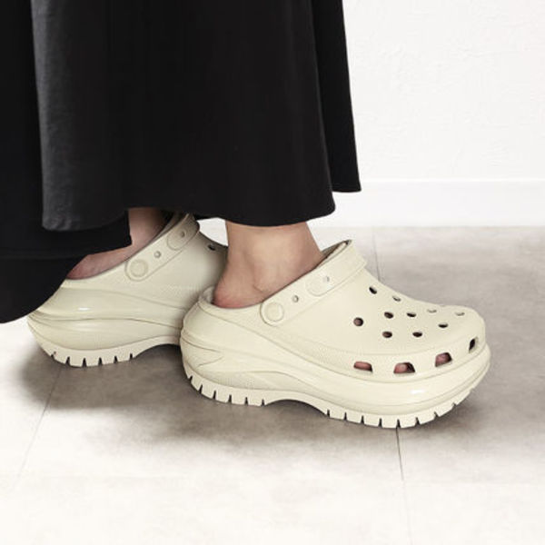 crocs Classic Mega Crush Clog クロッグサンダル 207988 2Y2