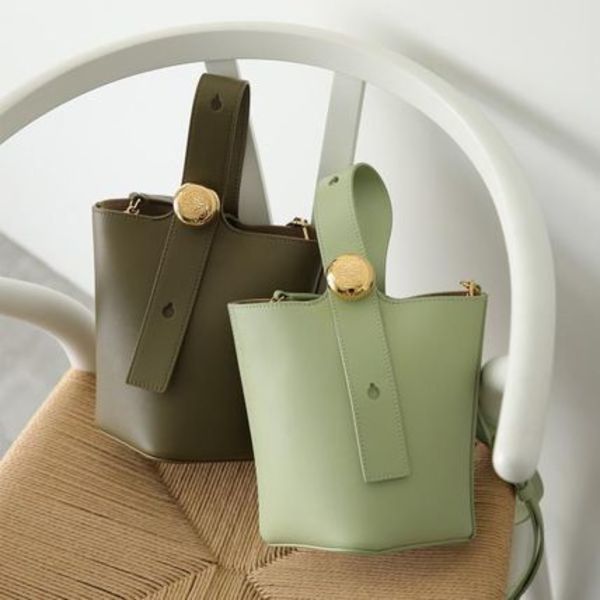 【カラー限定特価】LOEWE バッグ PEBBLE BUCKET MINI AANBBBMX01