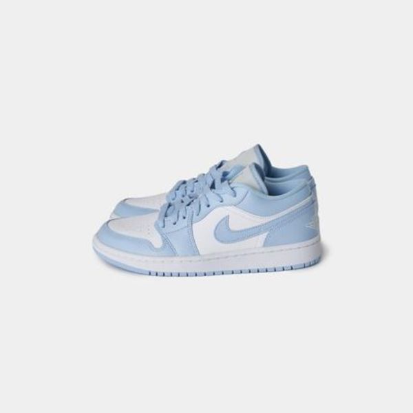 NIKE エアジョーダン1 ロー ホワイトアイスブルー
