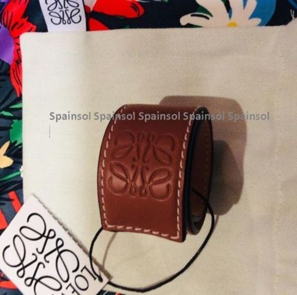 人気上昇中【 LOEWE ロエベ】スモールストラップブレスレット♪