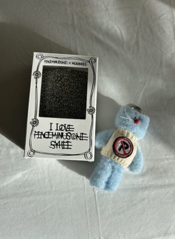 【Monamhee x Peaceminusone】 Syhee Plush Keyring  Sky Blue