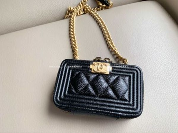(シャネル)AP2708☆BOY CHANEL チェーンクラッチ バッグ☆