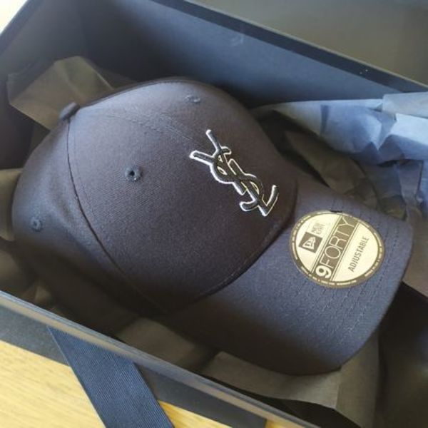 パリ直送!【YSL×NEW ERAコラボ】☆モノグラムキャップ帽☆