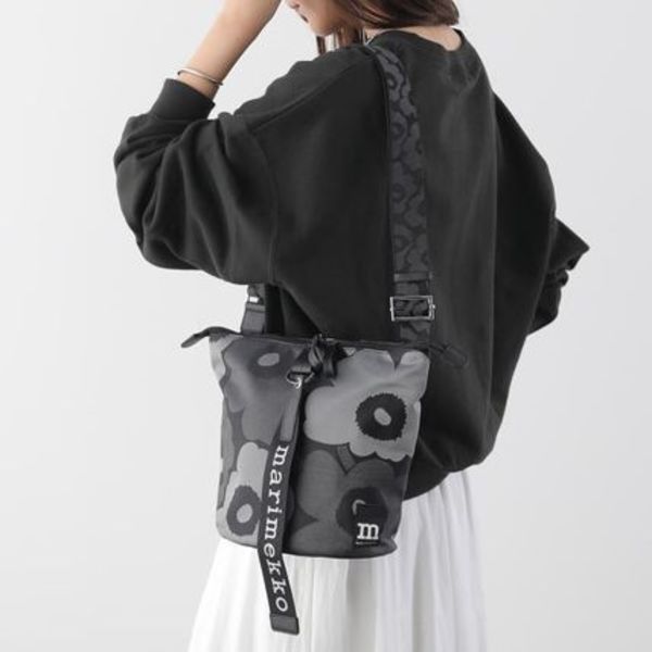 marimekko ショルダーバッグ Carry All Unikko 094634