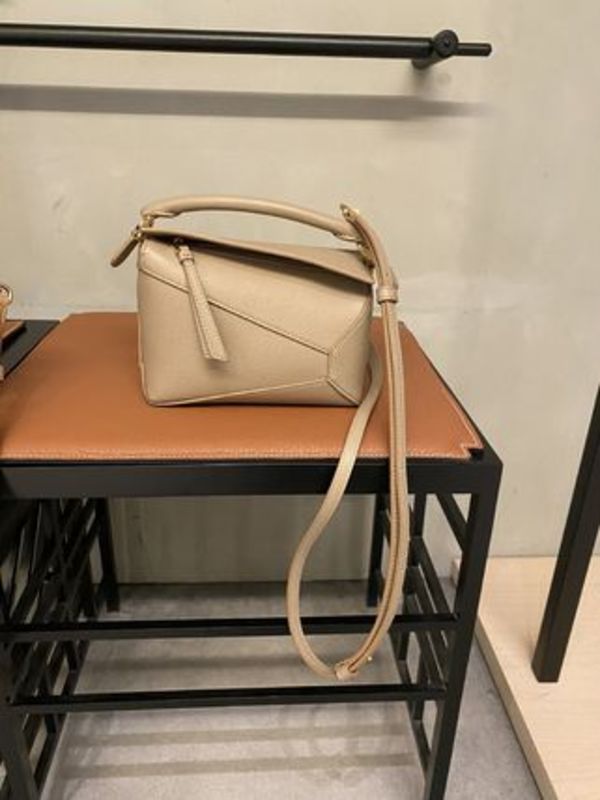 LOEWE☆パズルバッグミニ(ソフトグレイ)サンド