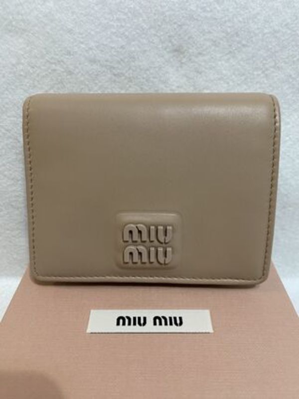 MIUMIU♪♪ソフトパデツトレザー☆二つ折財布☆CAMMEO☆5MV204