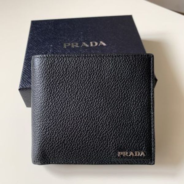 《PRADA》メタルロゴ☆v.micro grainコインケース付折り畳財布