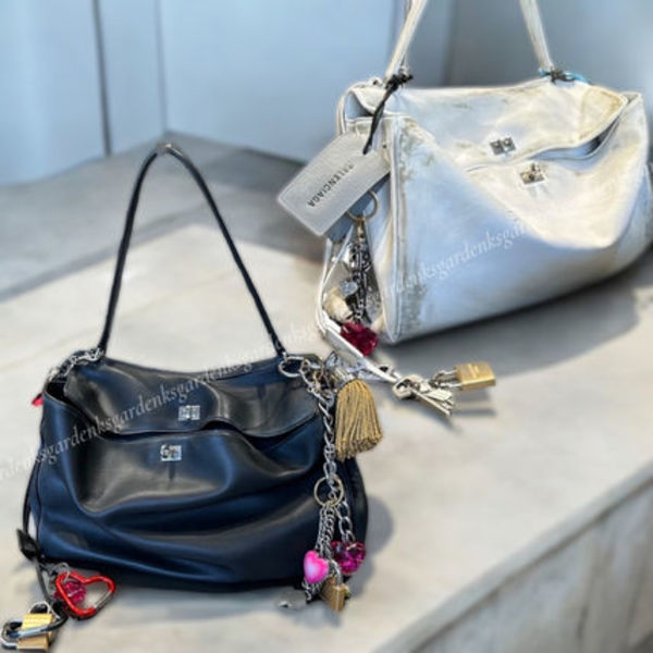 人気沸騰!BALENCIAGA Rodeo ラージ ハンドバッグ チャーム付