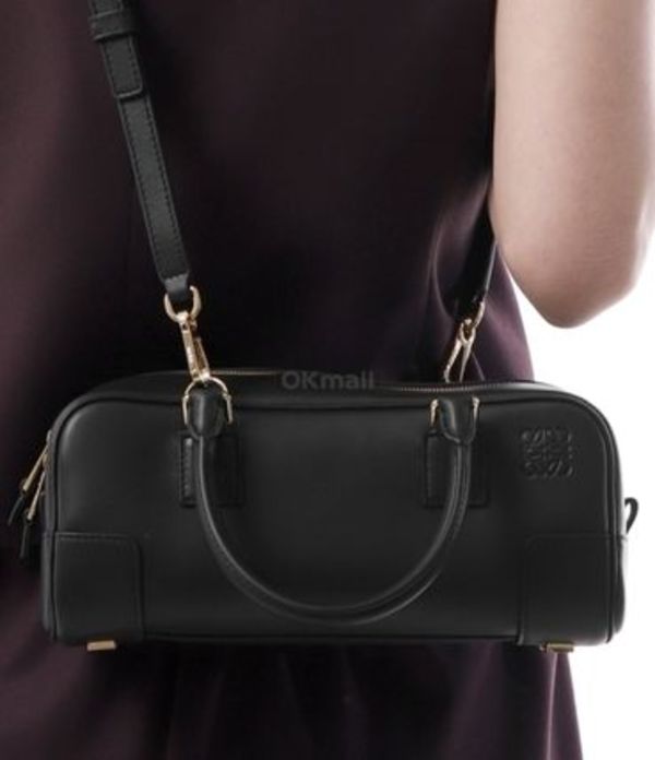 LOEWE| (Amazona 23 cropped bag in nappa calfskin (A039N