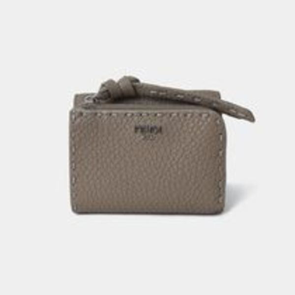 25新作 FENDI ピーカブー マイクロ 三つ折り財布 ウォレット