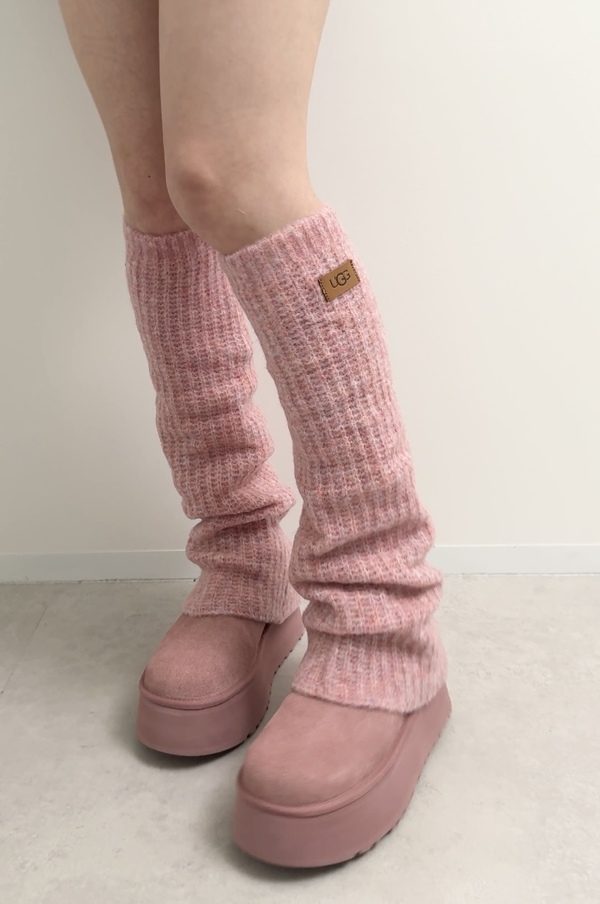 レッグウォーマーを伸ばして履くと雰囲気が変わる!