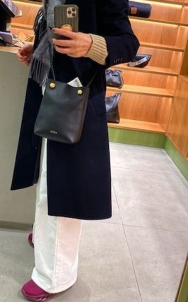 LOEWE☆ぺブル ポーチ(スムースカーフ)ブラック