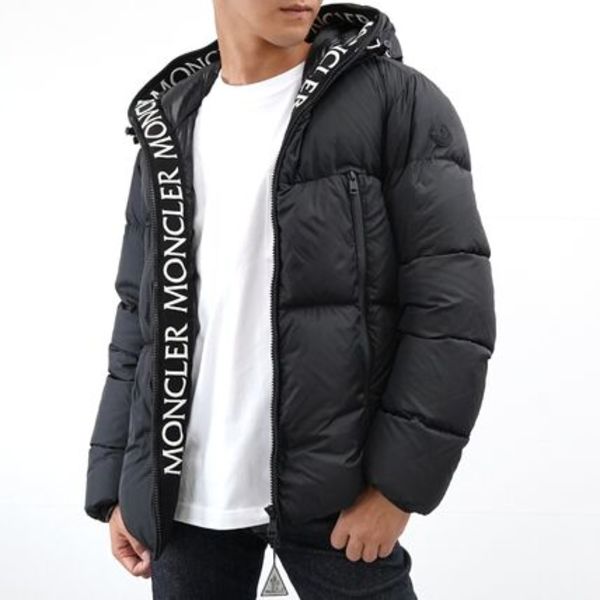 MONCLER MONTCLA ダウンジャケット 1B56900 C0300
