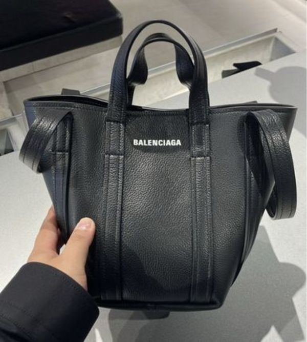 【バレンシアガ】超セール!EVERYDAY 2.0 XS N/S ブラック