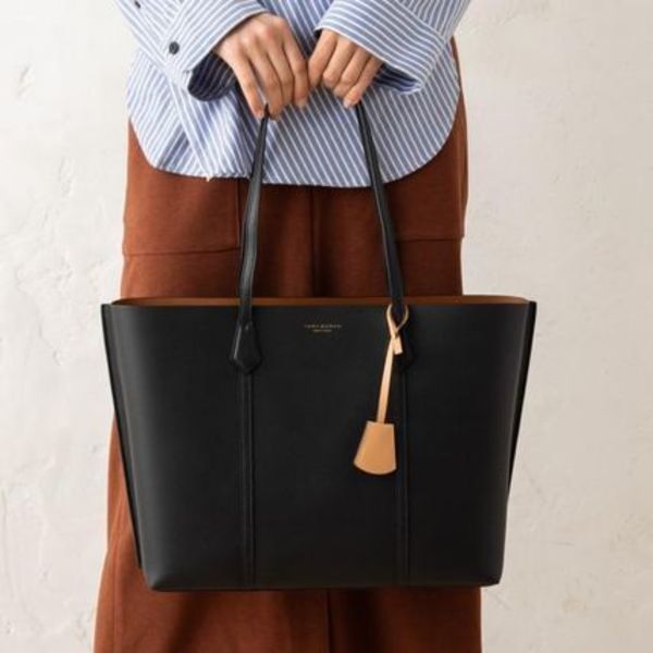 【即発】TORYBURCH レディーストートバッグ【国内発】