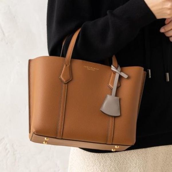 【即発】TORYBURCH レディーストートバッグ【国内発】