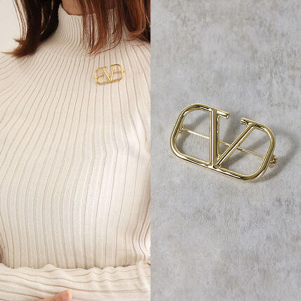 VALENTINO ヴァレンティノ ブローチ アクセサリー 国内発送 ロゴ