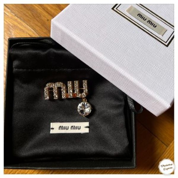 (国内発送)MIUMIU(現品限り)5JS116☆キラキラビジュブローチ