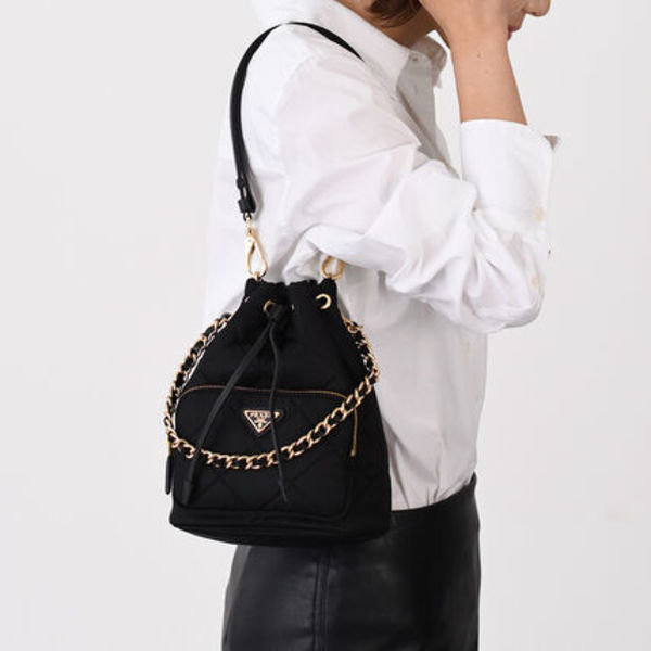 【国内即発】PRADA Re-Edition 1995 チェーンバケットバッグ