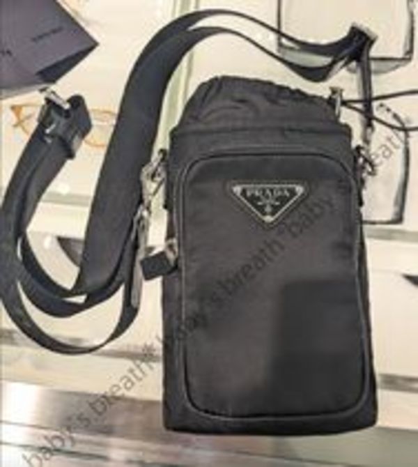 【国内発送★PRADA】Re-Nylon スマートフォンケース