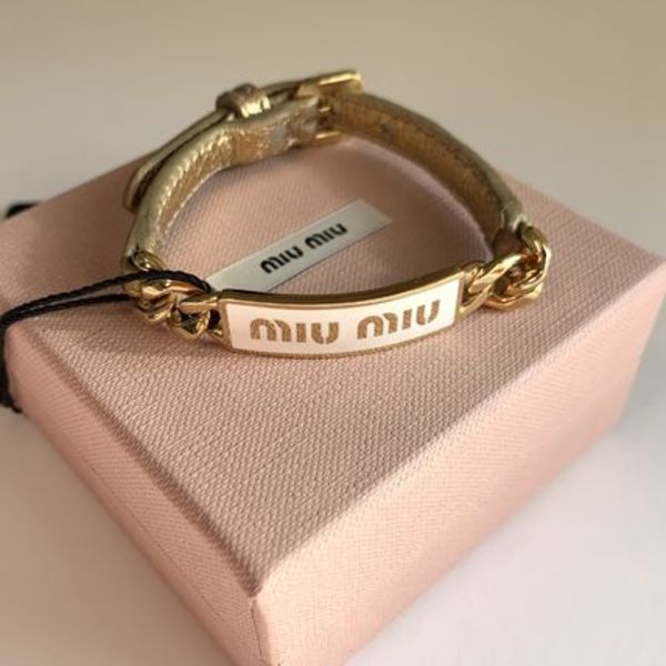 国内即納☆可愛い~♪♪☆MiuMiu☆ロゴブレスレット 訳